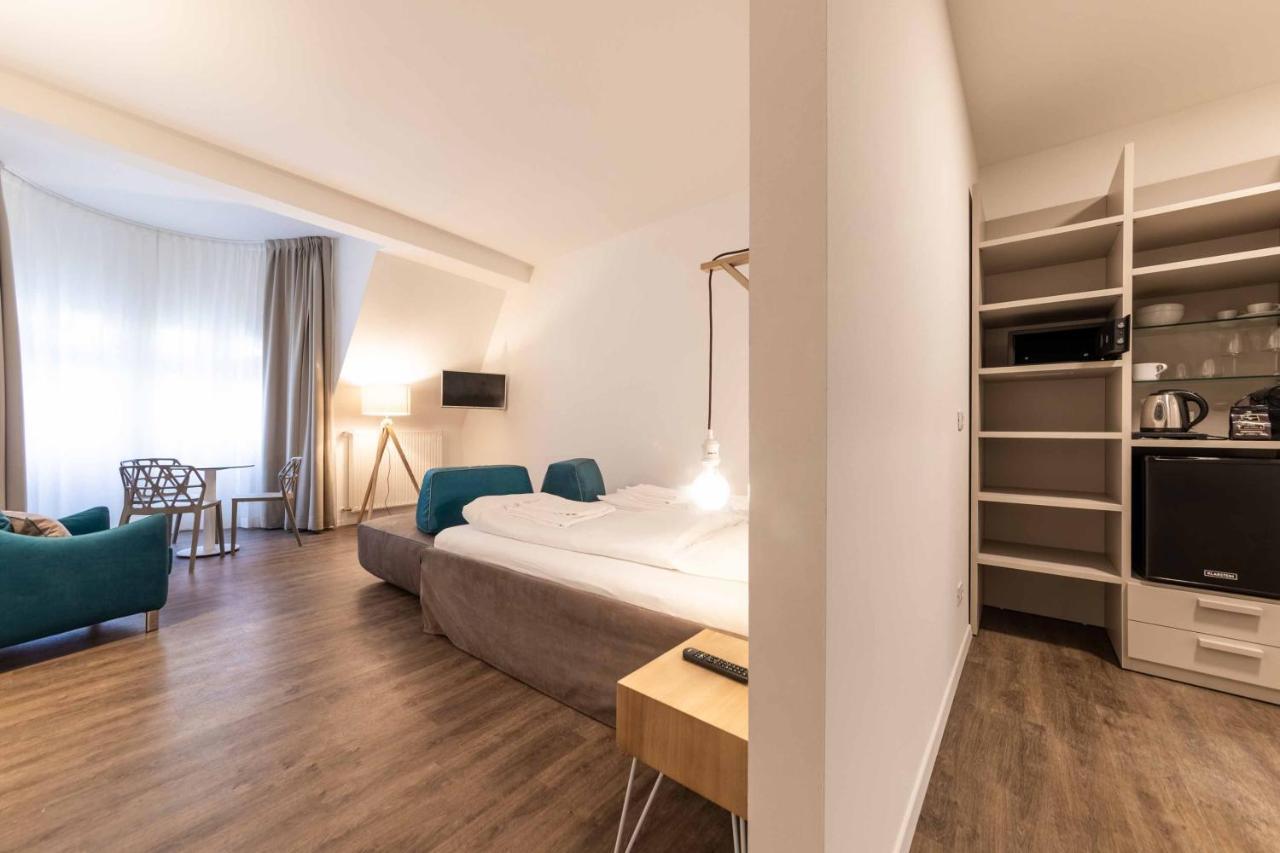 Stay Cooper L Guesthouse Zum Loewen Meran Zewnętrze zdjęcie